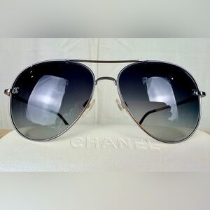 Auth CHANEL Gray and Silver Aviator CC LOGO Sunglasses, Italy